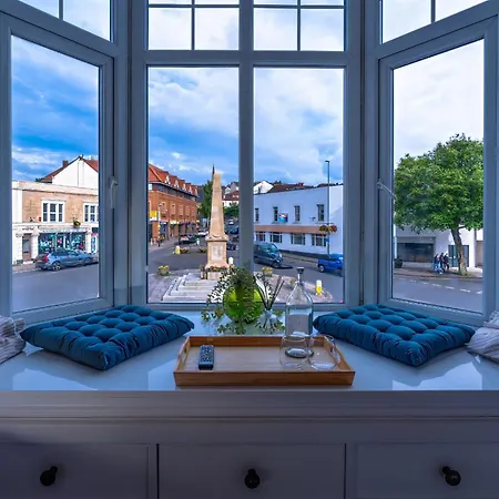 Modern Serviced Apartment: Views Of Village Center Bristol Exterior photo