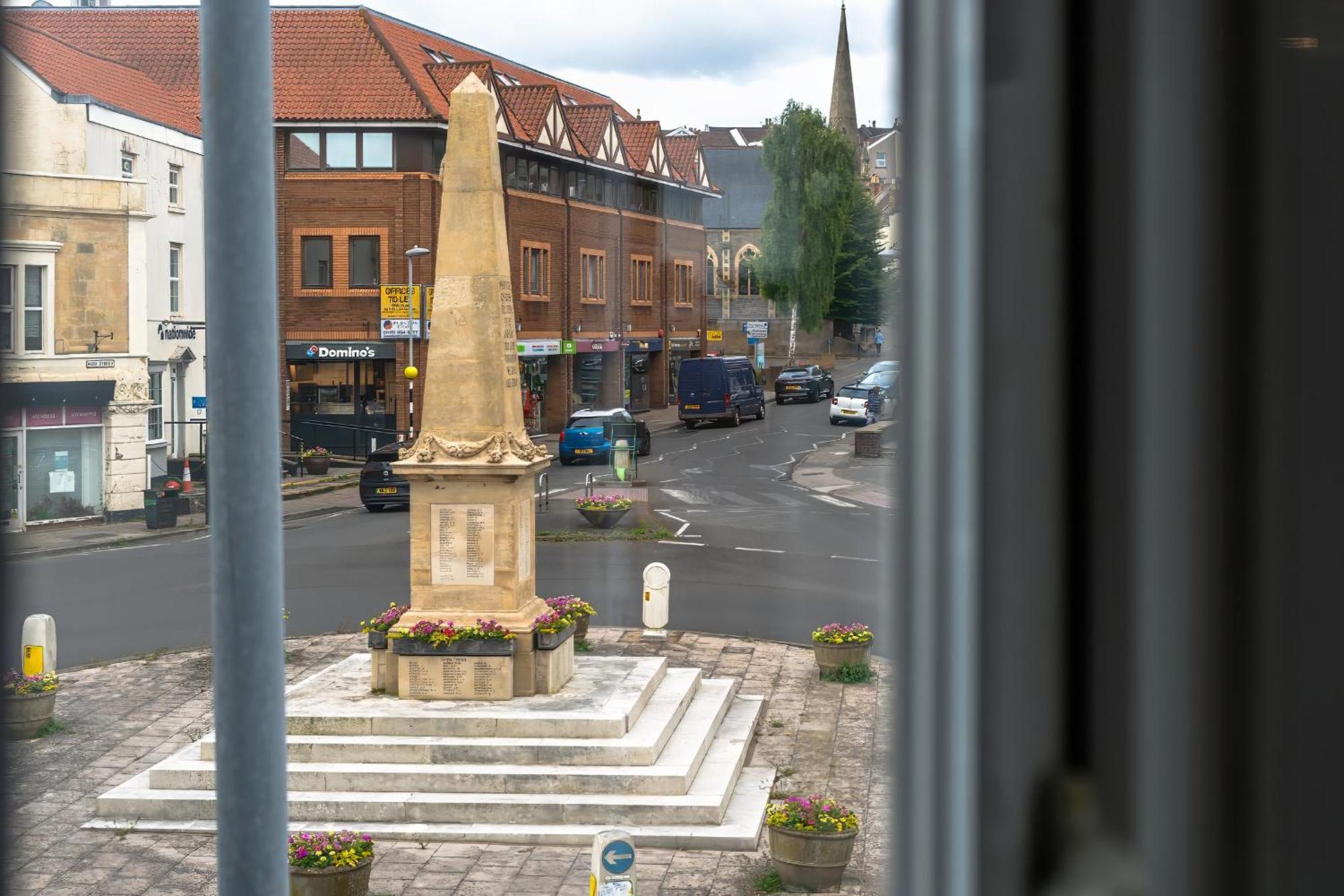 Modern Serviced Apartment: Views Of Village Center Appartement