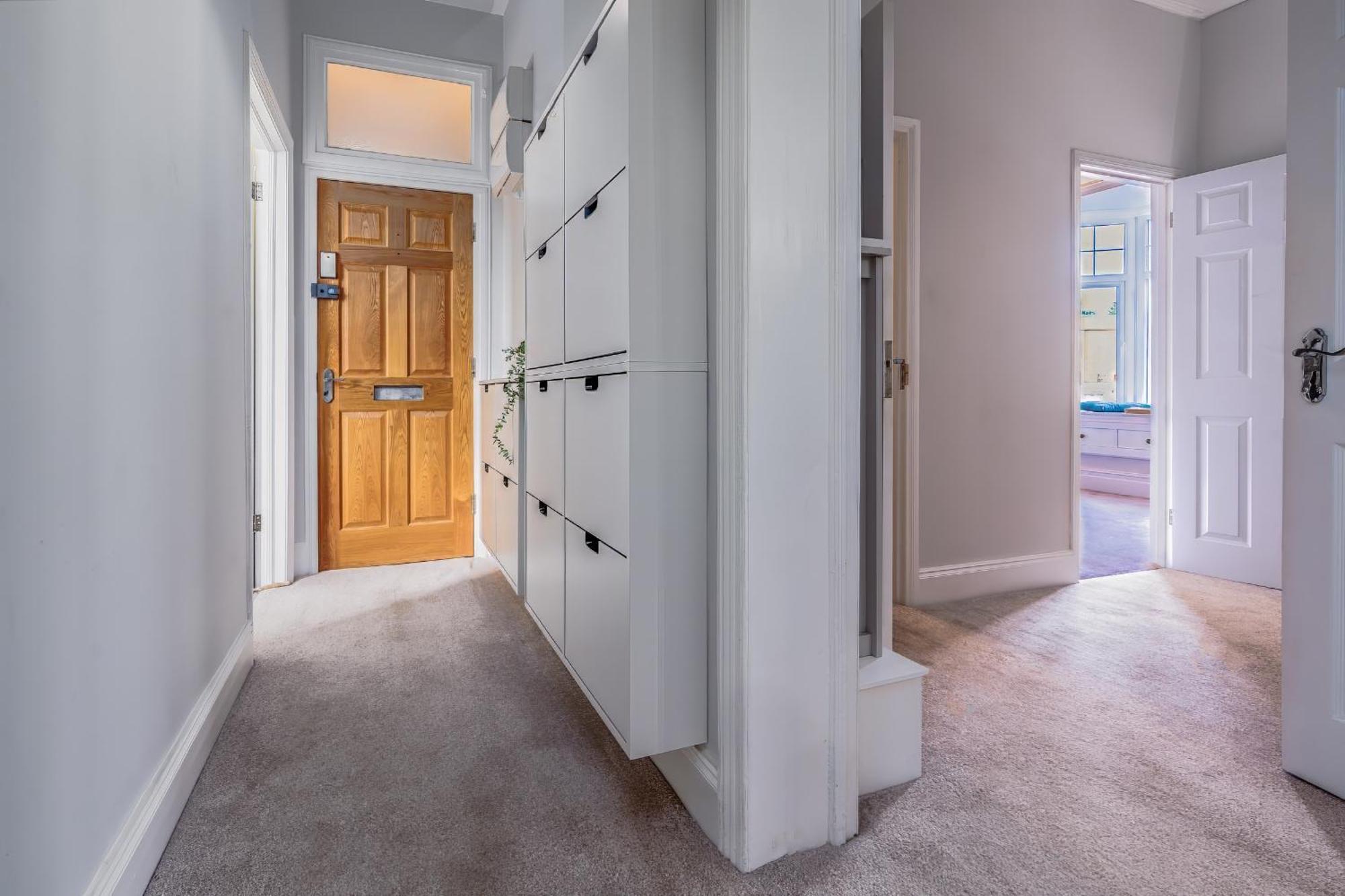 Modern Serviced Apartment: Views Of Village Center Appartement *