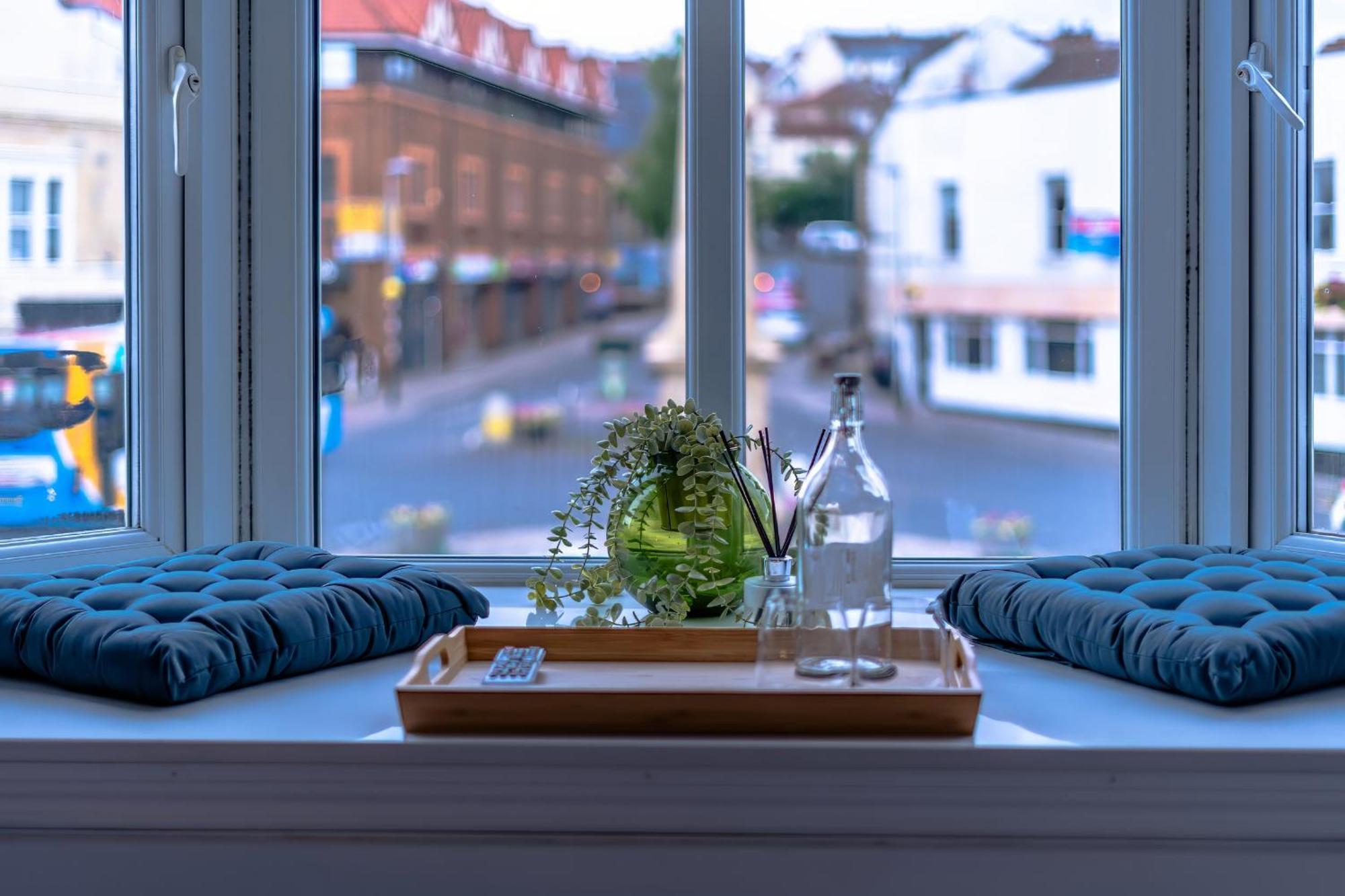 Modern Serviced Apartment: Views Of Village Center Appartement *