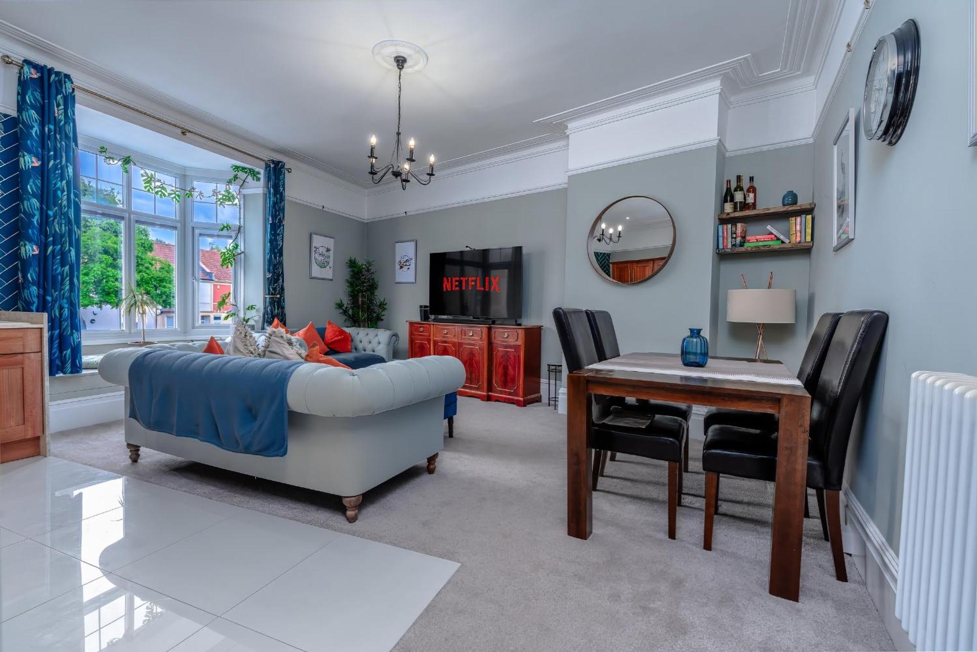 Modern Serviced Apartment: Views Of Village Center Appartement